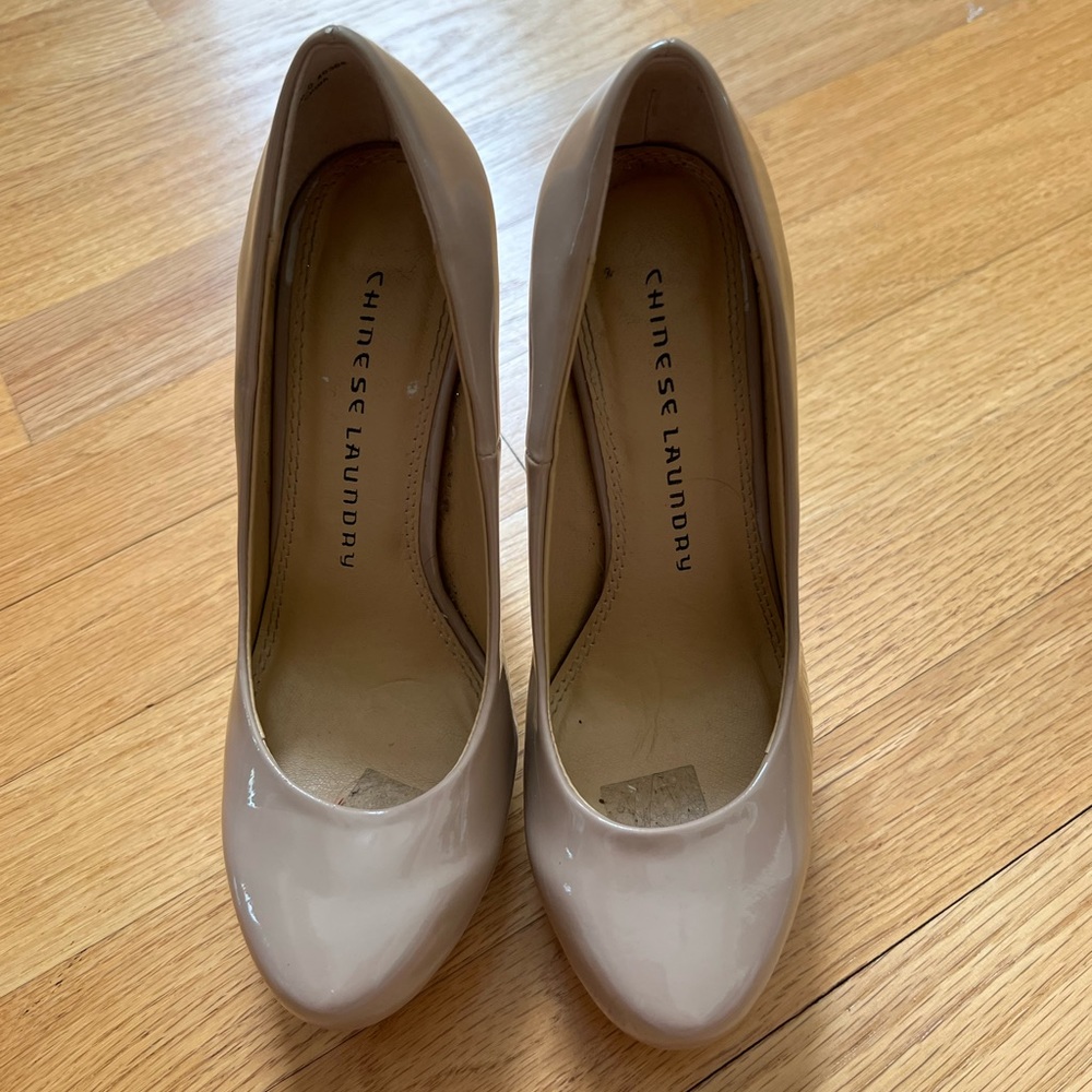 Glossy Nude Pumps